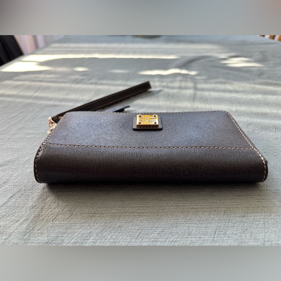 NWOT Dooney & Bourke Gray Wallet Wristlet with Gold Hardware New without tags - Picture 3 of 9
